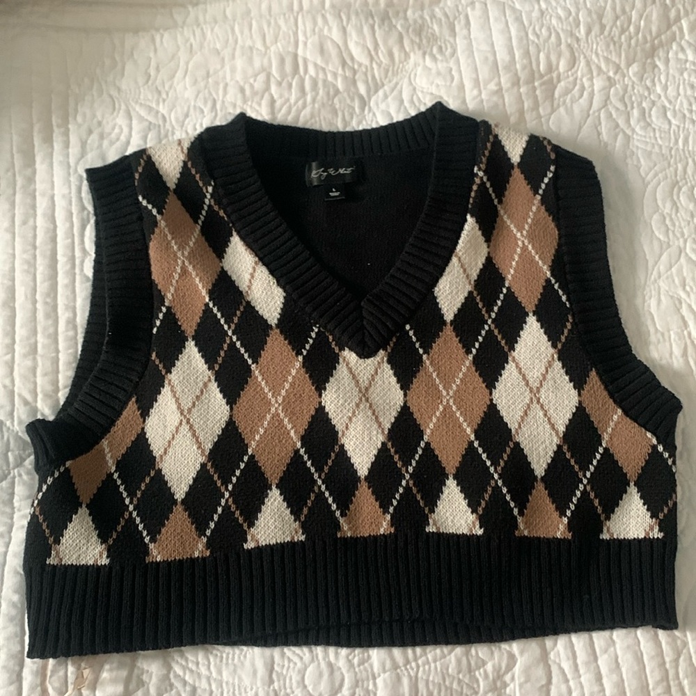 V neck black and brown crop top
